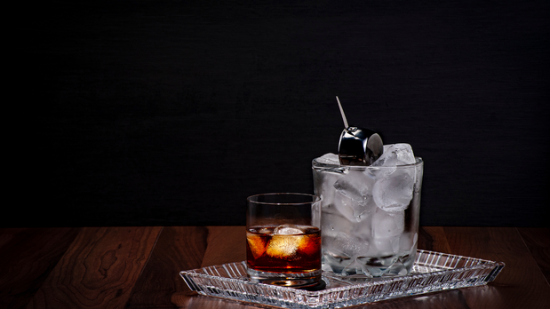 How Do Commercial Ice Makers Work?