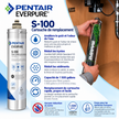 Pentair Everpure S-100 replacement filter cartridge shown in a product infographic with a canister on the left, a hand holding the green-and-white filter cartridge on the right, and multiple French benefit callouts over a wood-tap background.